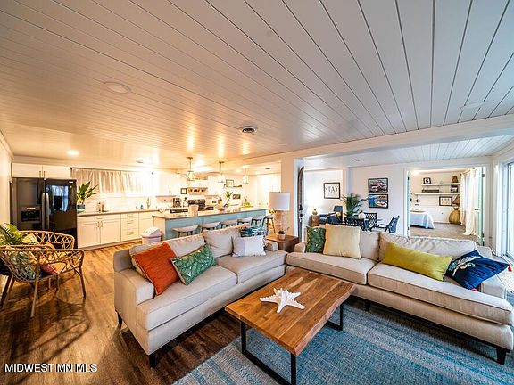 3rd image of 1108 W Lake Dr #3