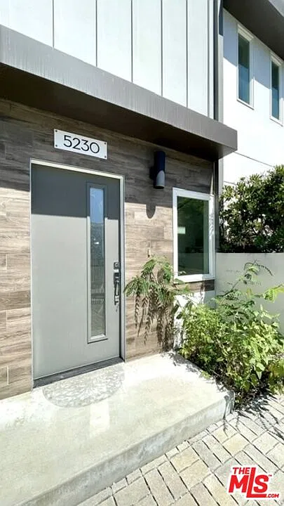 3 bed, 2.5 bath, 1339 sqft, $3,850 — Photo 2