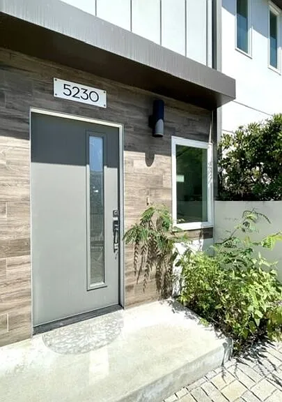 5230 Satsuma Ave — Photo 2