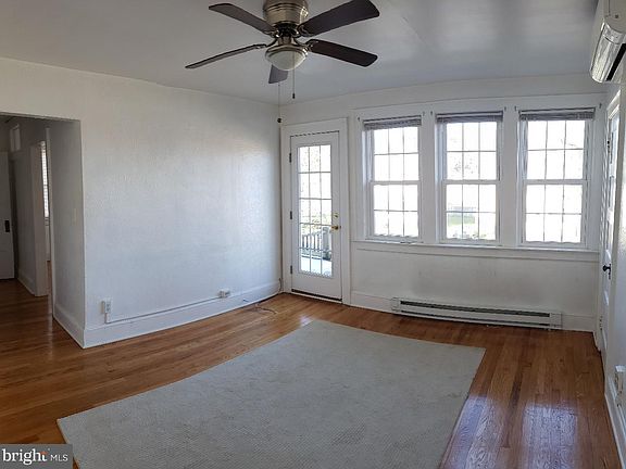 5th image of 916 William St APT 1