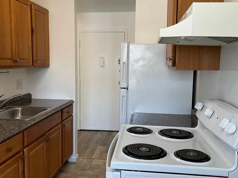 48 Amsterdam Ave #B8 — Photo 4