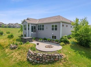 1141 Pine Ridge Ct, Oconomowoc, WI 53066