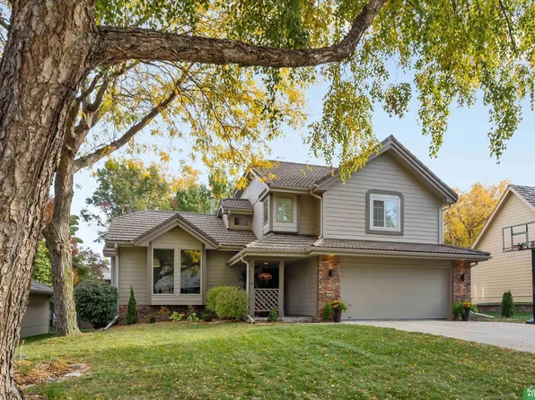 15712 Hickory St, Omaha, NE 68130