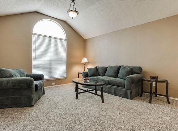 5th image of 102 Silvercreek Dr