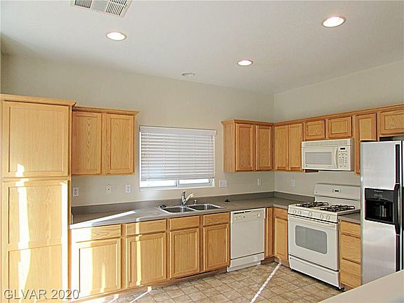 2nd image of 3781 Hollycroft Dr