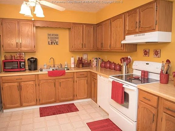 2nd image of 32 Beaver Dr