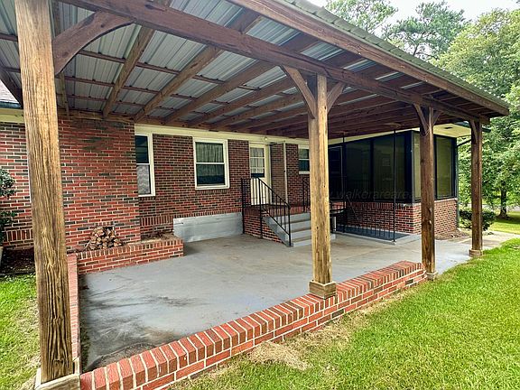 3rd image of 108 Crest Cir N