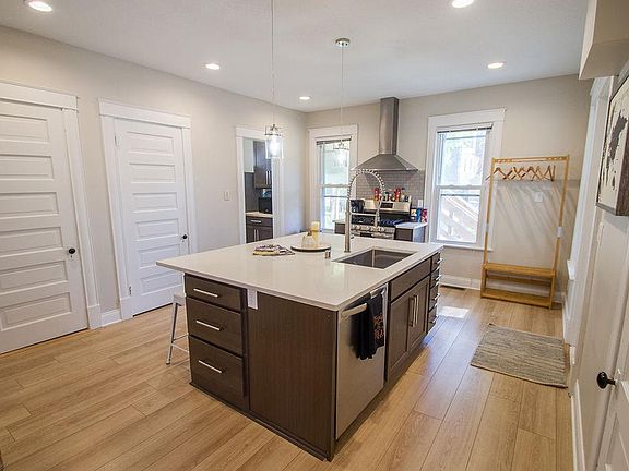 3rd image of 2019 Taylor St NE #1