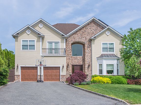 Handsome 4BR/4.5BA Colonial