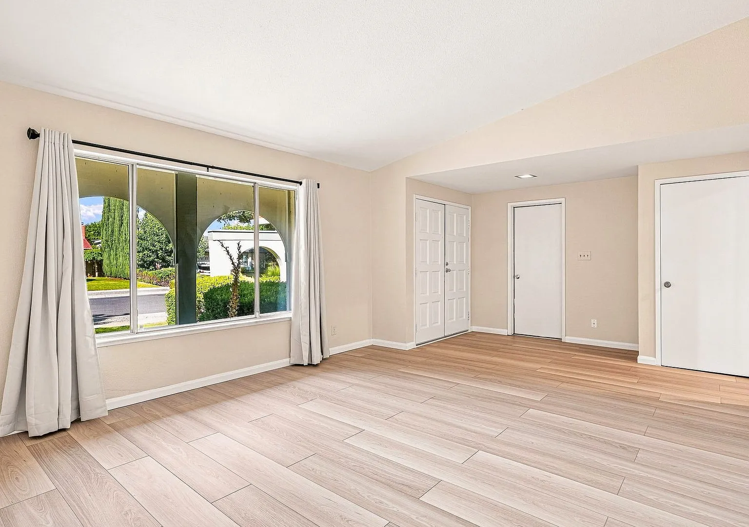 Beautifully Updated 4 Bed 2 Bath Home — Photo 4
