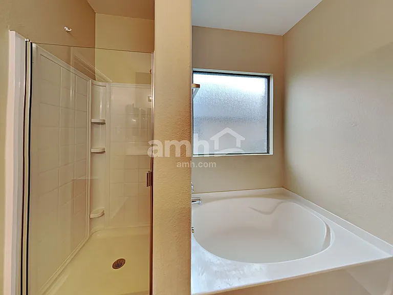 1100 Oakbrook St — Photo 16