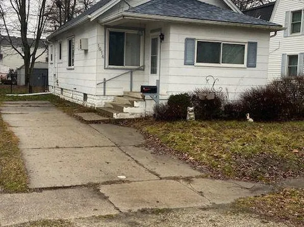 1614 Pennsylvania Ave, Marysville, MI 48040