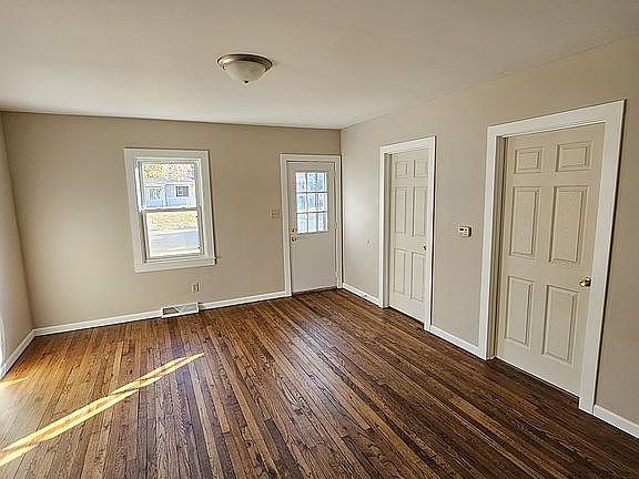 5th image of 1017 Black St
