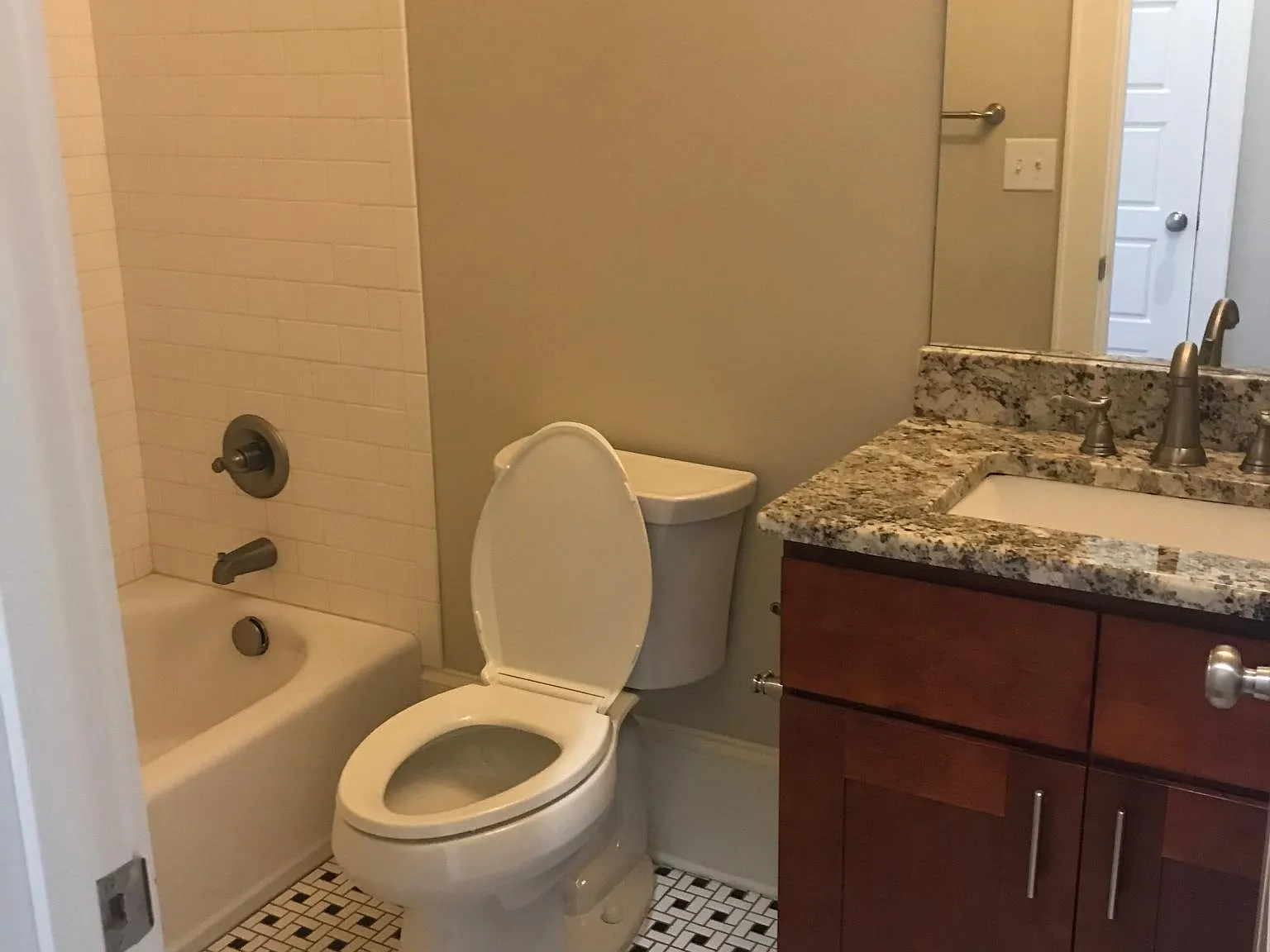 113 N Main St — Photo 2