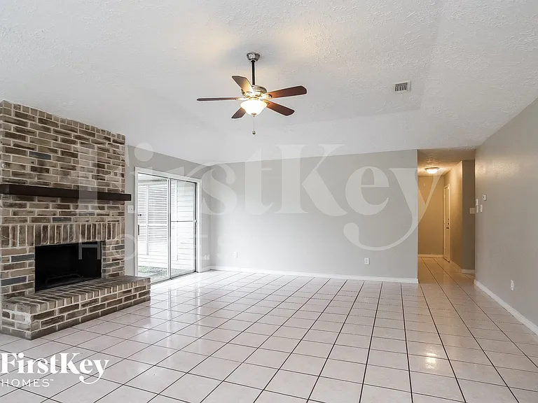 11431 Stoughton Dr — Photo 3