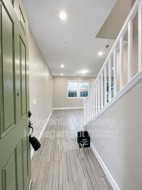 3 bed, 2.5 bath, 1632 sqft, $3,995 — Photo 3