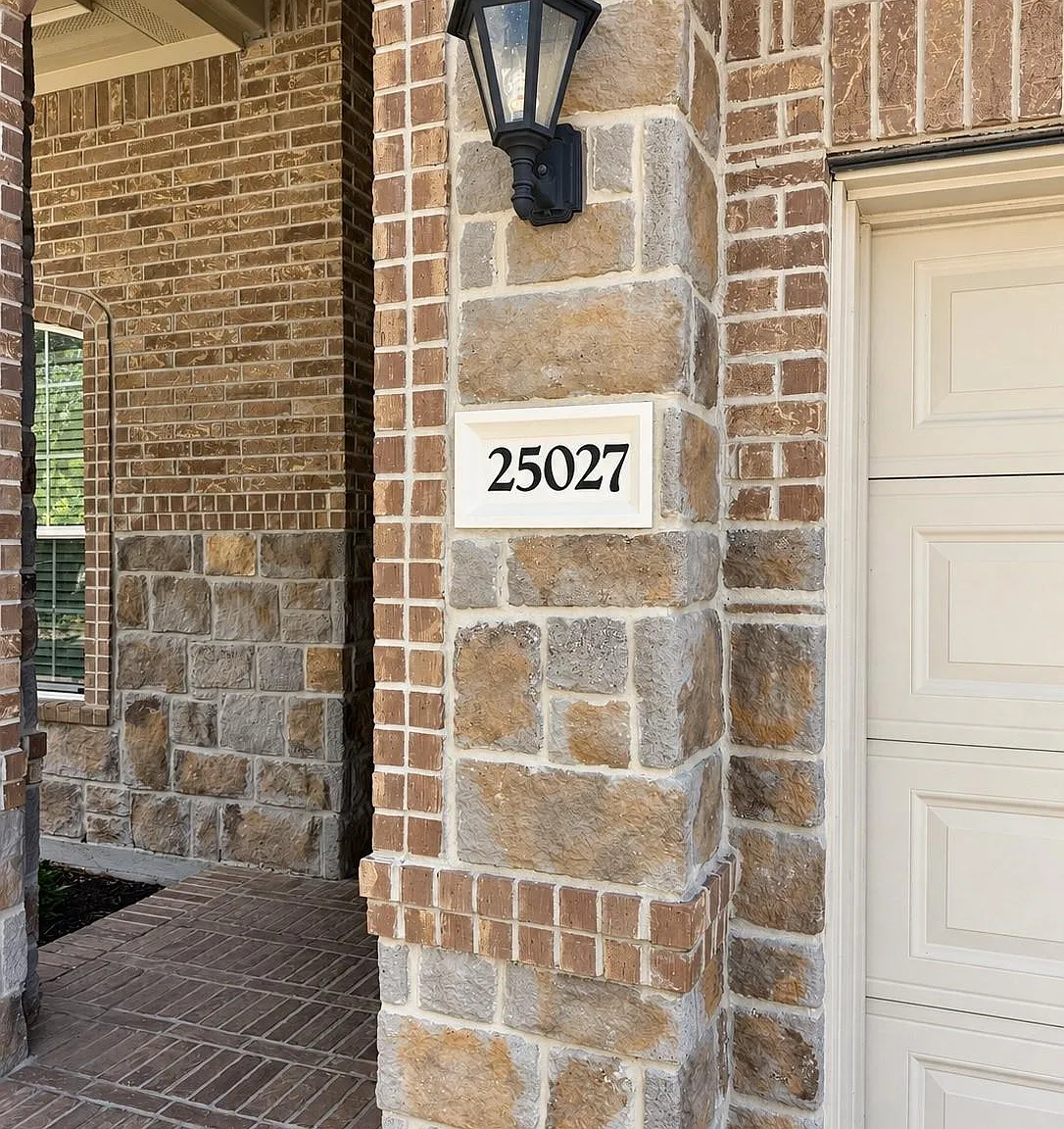 3 bed, 3.0 bath, 1898 sqft, $2,200 — Photo 2