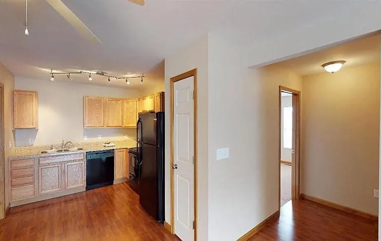 403 Jillian Dr — Photo 2