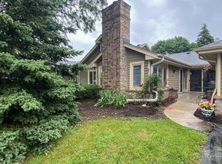 6966 N Lincolnshire Cir, Milwaukee, WI 53223