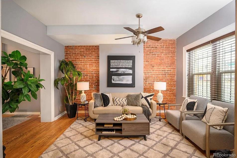 1st image of 909 Park Ave W