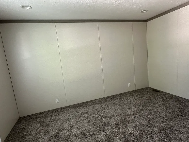 Colonial Manor — Photo 9
