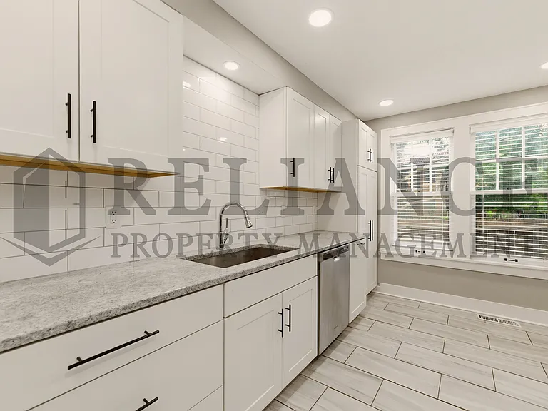 101 N Belmont Ave — Photo 24
