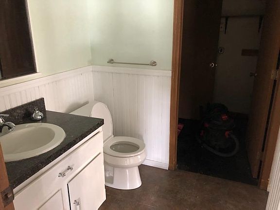 4th image of 2710 Charles Dr