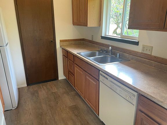 4th image of 574 Luhn Ave #2