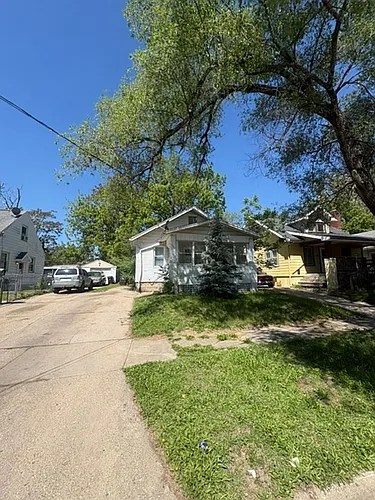 2207 N Ellis St Photo 1