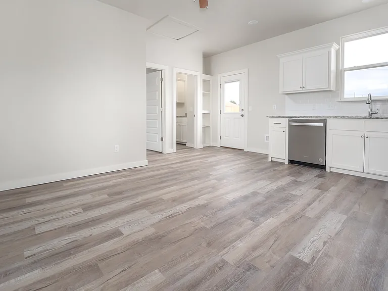 1105 Coffey Dr — Photo 11