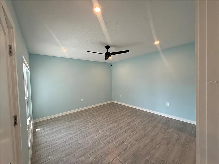 171 Medallion Blvd #B — Photo 11