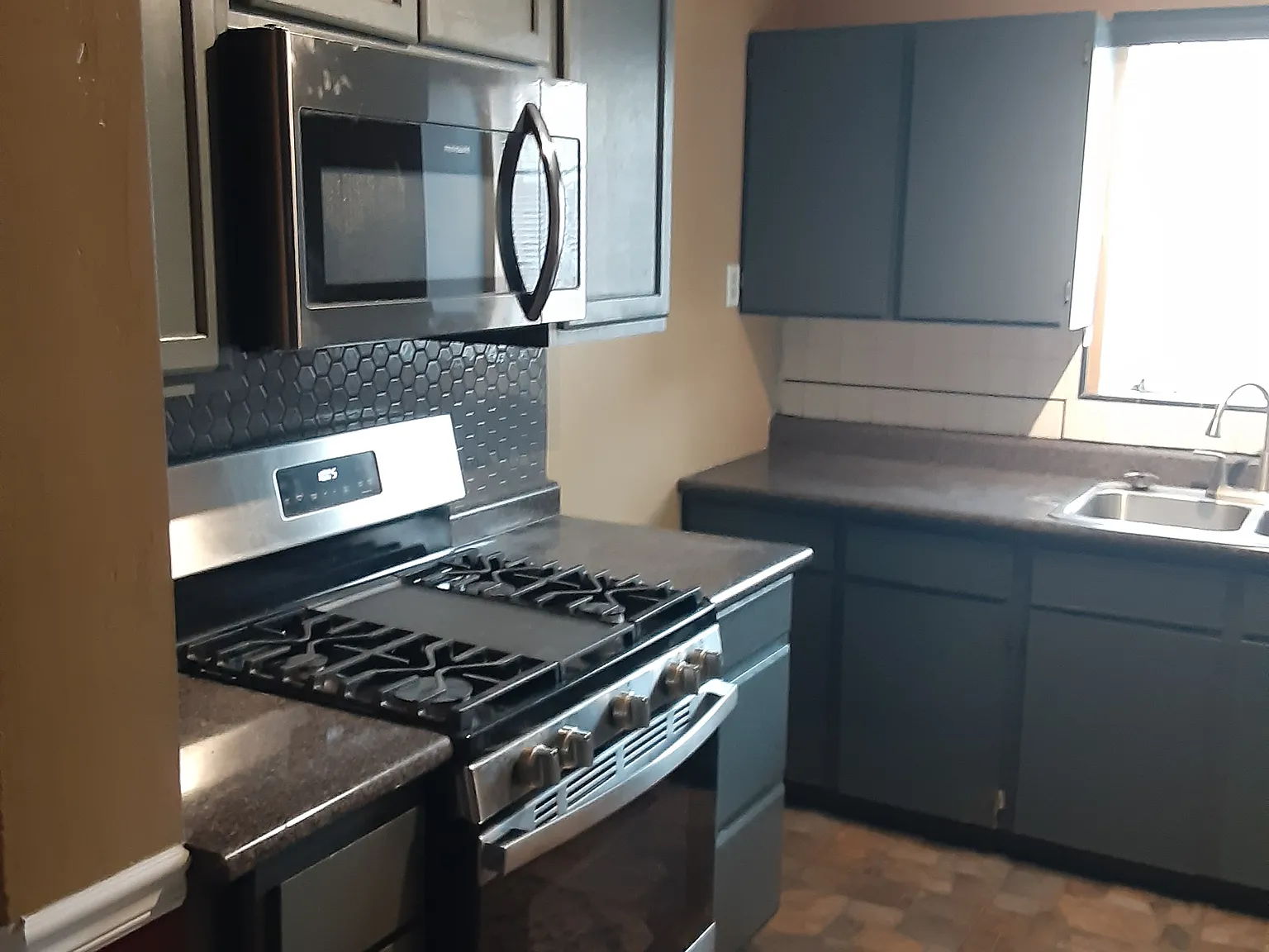 3 bed, 1254 sqft, $2,100 — Photo 4