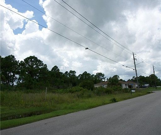 5th image of 2807 42nd St W