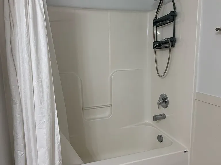413 Queen Anne St — Photo 15