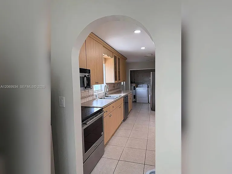 3232 Village Green Dr — Photo 7