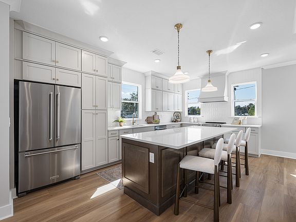 Designer Kitchen with Eat-In Island