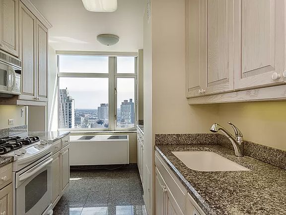4th image of 188 E 76th St APT 24B