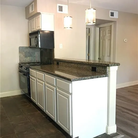 500 E Riverside Dr #154 — Photo 2
