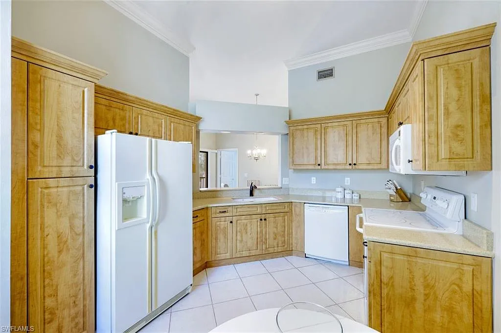3 bed, 2.0 bath, 1233 sqft, $11,000 — Photo 3