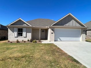 1023 Fair Oaks St, Tontitown, AR 72762