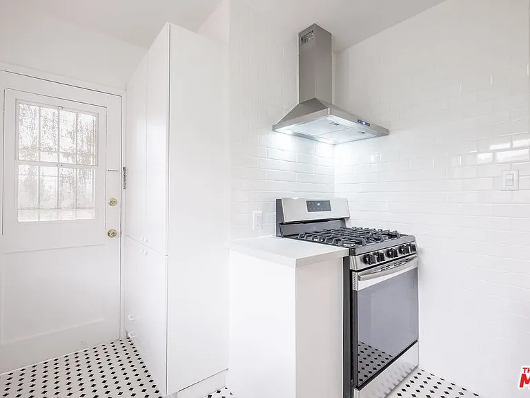 851 Alandele Ave — Photo 4