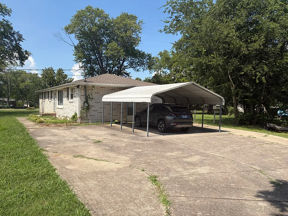 109 Hutchinson Dr