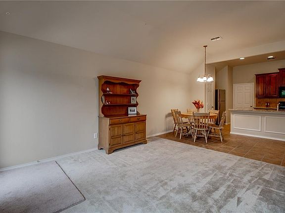 5th image of 516 Lake Point Dr