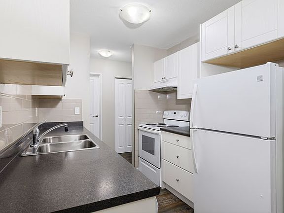 2nd image of 277 Arrowstone Dr
