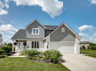 704 Country Creek Dr, Findlay, OH 45840