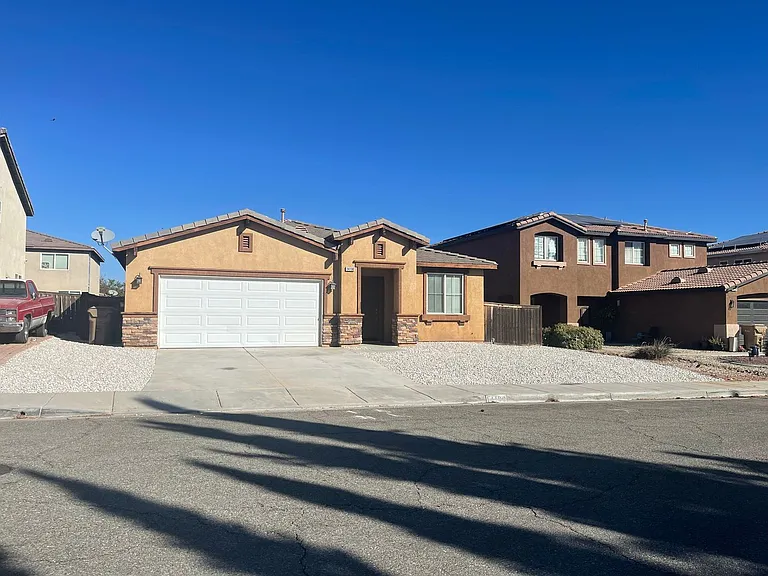 14190 Blackstone St — Photo 32