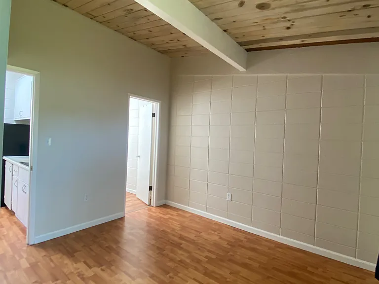 777 Holmes St — Photo 8