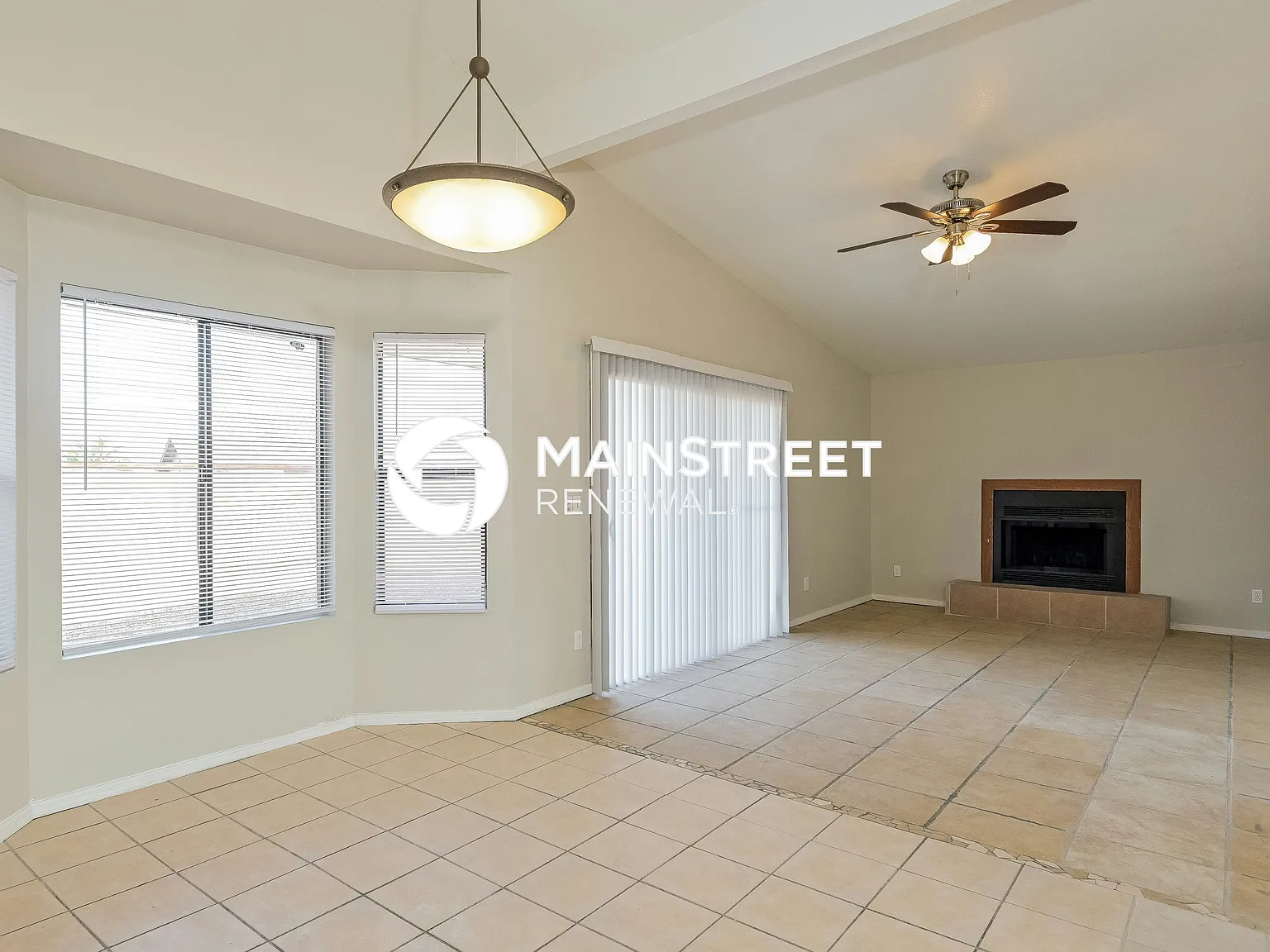 1880 W Mountain Oak Ln — Photo 4
