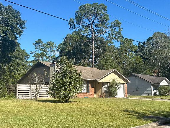 3rd image of 822 Ridgewood Way