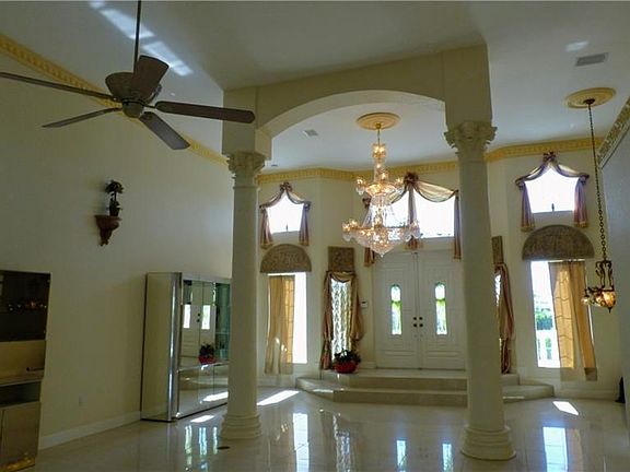 4th image of 2819 Cape Coral Pkwy W